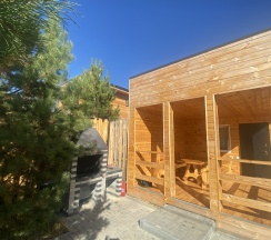 A-frame house в Природа
