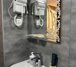 Номер-студио - Двухуровневый на мансарде в Шатун