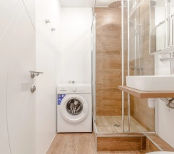 Апартаменты с 2 комнатами с балконом в Квартира Eliza Home у ст. метро Ул. Дыбенко