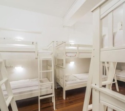 Кровать в общем номере (женский номер) в BEAT. Arts Hostel Chinatown