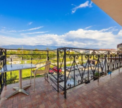 Трёхместный номер с террасой Comfort с красивым видом из окна в Green rent