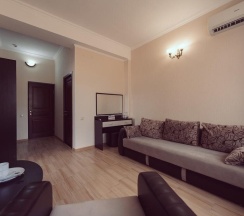 Люкс с 2 комнатами в Олимпия