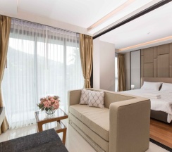 Апартаменты c 1 комнатой с балконом и с красивым видом из окна в Апартаменты Mida Grande Resort by NLA