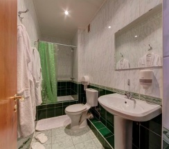 Двухместный улучшенный со своей ванной комнатой в Green hotel