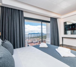 Двухместный номер Deluxe с видом на море двуспальная кровать в Kas Pier Hotel