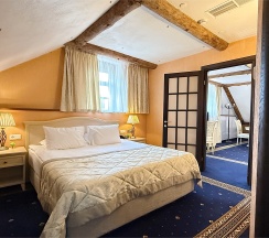 Двухкомнатный люкс «Казанова» с джакузи в Old Estate Hotel&SPA