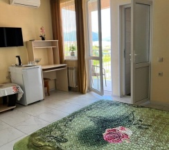 Трёхместный номер Comfort с балконом в Некрасовка