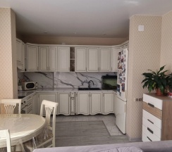 Апартаменты с балконом и с красивым видом из окна в У дяди Володи