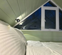 Двухместное шале Superior с красивым видом из окна двуспальная кровать в Вербная роща