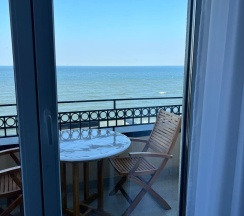 Апартаменты с двуспальной кроватью с балконом в Golden Sun