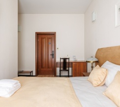 Уютный номер с двуспальной кроватью в Имидж