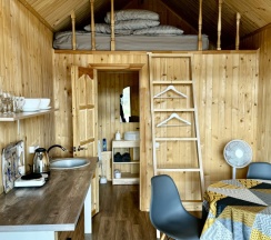 Двухместный семейный коттедж с видом на озеро двуспальная кровать в Ерёмина гора