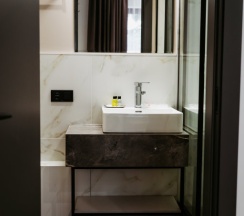 Двухместный номер Standard с красивым видом из окна двуспальная кровать в Green Hill Hotel