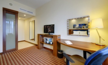 Номер стандарт с 1 двуспальной кроватью в Hampton by Hilton