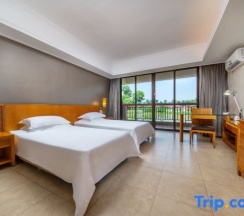 Вилла с 4 комнатами с видом на озеро в Dreamland Resort