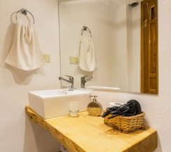 Трёхместный люкс Deluxe в Calypso Cozy Suites