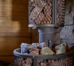 Двухэтажный дом с видом на реку, сад и горы в Дагар