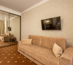 Номер первой категории  "Люкс с балконом" в Mari