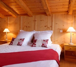 Апартаменты с 2 комнатами с балконом в Hôtel 3 étoiles -Restaurant Le Pilatus Courchevel