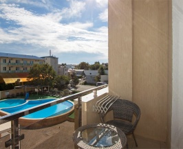 Трехместный номер с балконом в Санмаринн