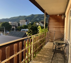 Четырёхместный семейный номер Superior с балконом и с красивым видом из окна в Morskoy priboy