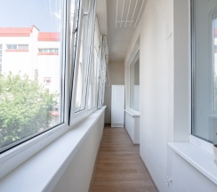 Четырёхместные апартаменты с балконом и с видом на город в Апартаменты Проспект Независимости 52