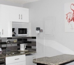 Студия Comfort seafront в Studio at Sandcastle Resort