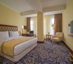 Двухместный люкс Business двуспальная кровать в Ramada by Wyndham Almaty