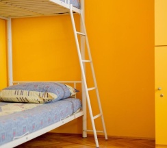 Кровать в общем номере в Outlanders Tribe Hostel