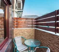 Трехместный номер с балконом в Guest house city center