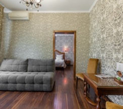 Двухместный полулюкс №4 с 2 комнатами с красивым видом из окна двуспальная кровать в Лель