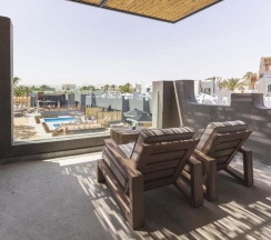Четырёхместный люкс Jacuzzi Executive в SUNRISE Tucana Resort