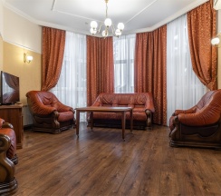 Люкс Классический (Двухкомнатный 3-х местный номер ) в Odeon