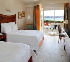 Двухместный номер Deluxe с видом на бассейн двуспальная кровать в Naama Bay Promenade Beach Resort by Accor