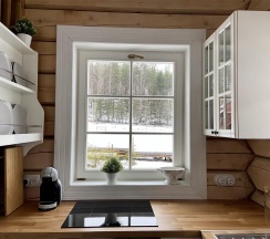 Коричневый дом с видом на озеро в Forrest Lodge Karelia