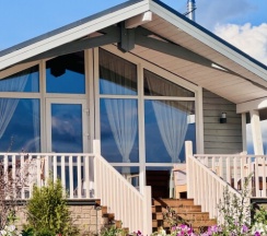 Лодж с двумя спальнями и террасой в Соты&Варенье