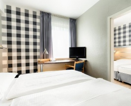 Четырёхместный номер Comfort в Enjoy Hotel Berlin City Messe