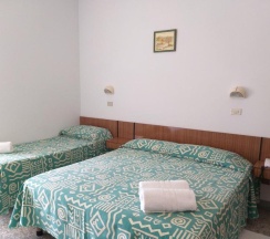 Трёхместный номер Standard в Hotel Alfa