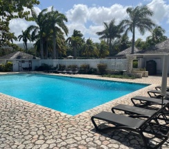 Апартаменты в Hospitality Expert F32 Beach front Pool & Chef