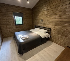 Семейный коттедж с красивым видом из окна в Болото