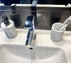 Двухместные апартаменты с 2 комнатами с балконом и с красивым видом из окна двуспальная кровать в Апартаменты InterLoft 6 Old Town Free Parking Wi-Fi 100/50 Smart TV