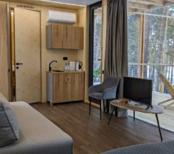 Большой зеркальный куб №21 для 2-4 гостей в Август