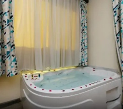 Люкс Executive с видом на пирамиды и джакузи в Pyramid Edge Hotel & Exclusive Pyramids View Rooftop