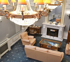 Двухэтажный номер в Taleon Imperial Hotel