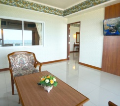 Семейный люкс с частичным видом на море в Pattaya Park Beach Resort