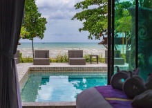 Номер Deluxe с балконом и с видом на море в Maneetel Krabi Beachfront