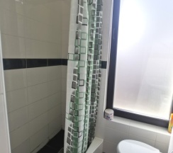 Двухместный номер с общей ванной комнатой и кроватью "queen-size" в Золотая Роза