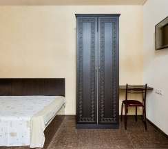 Трехместный номер с собственной ванной комнатой без окна в Guest house city center