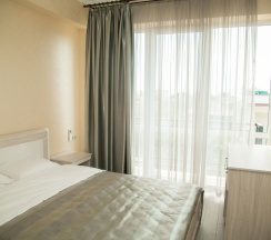 Двухместный номер Standard с балконом двуспальная кровать в Гега