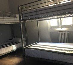 Кровать в общем номере в JMG Hostel Madrid